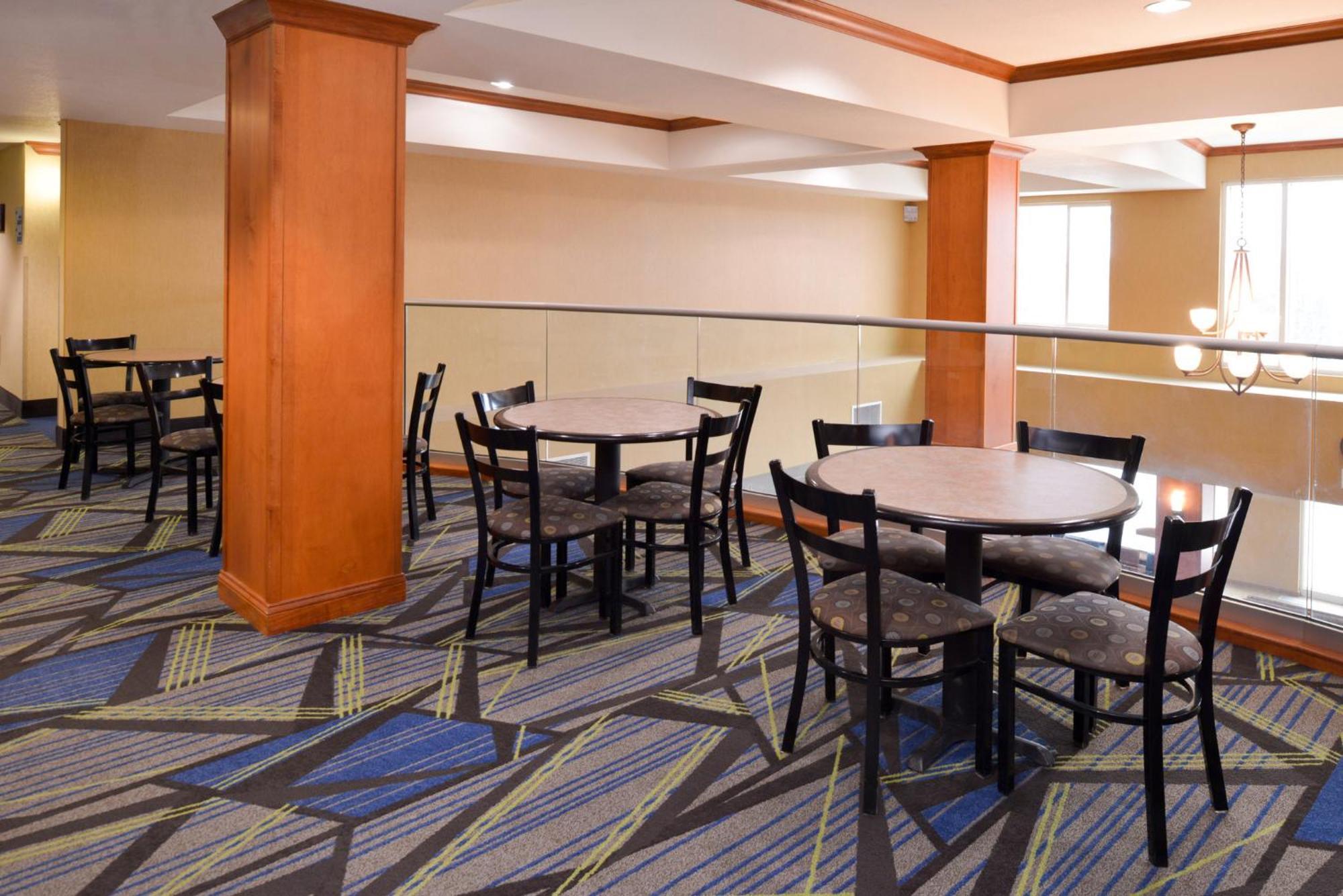 Holiday Inn Express & Suites Nampa - Idaho Center By Ihg Exterior photo